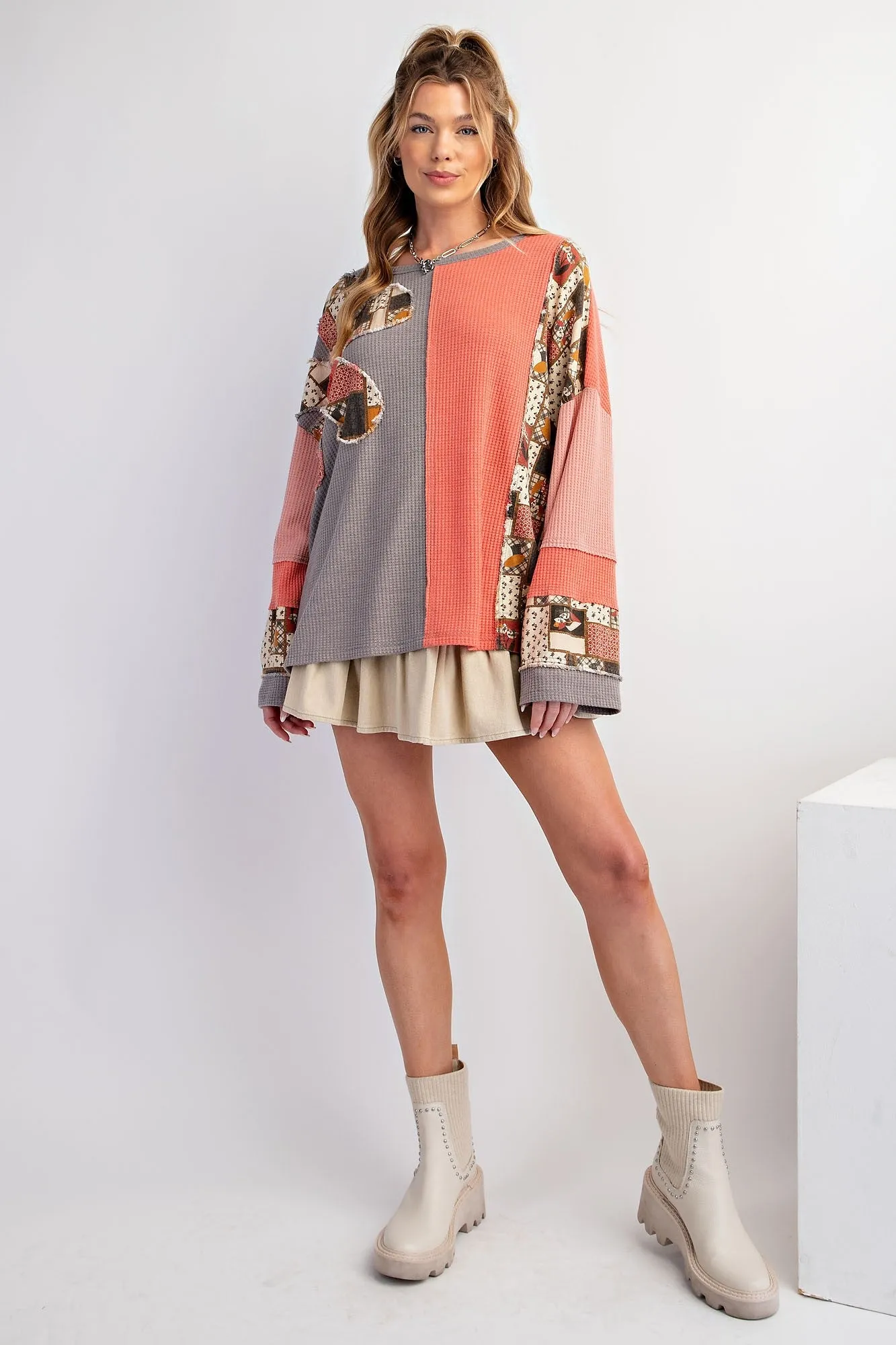 Easel Color Block Thermal Top with Daisy Patch in Coral Combo