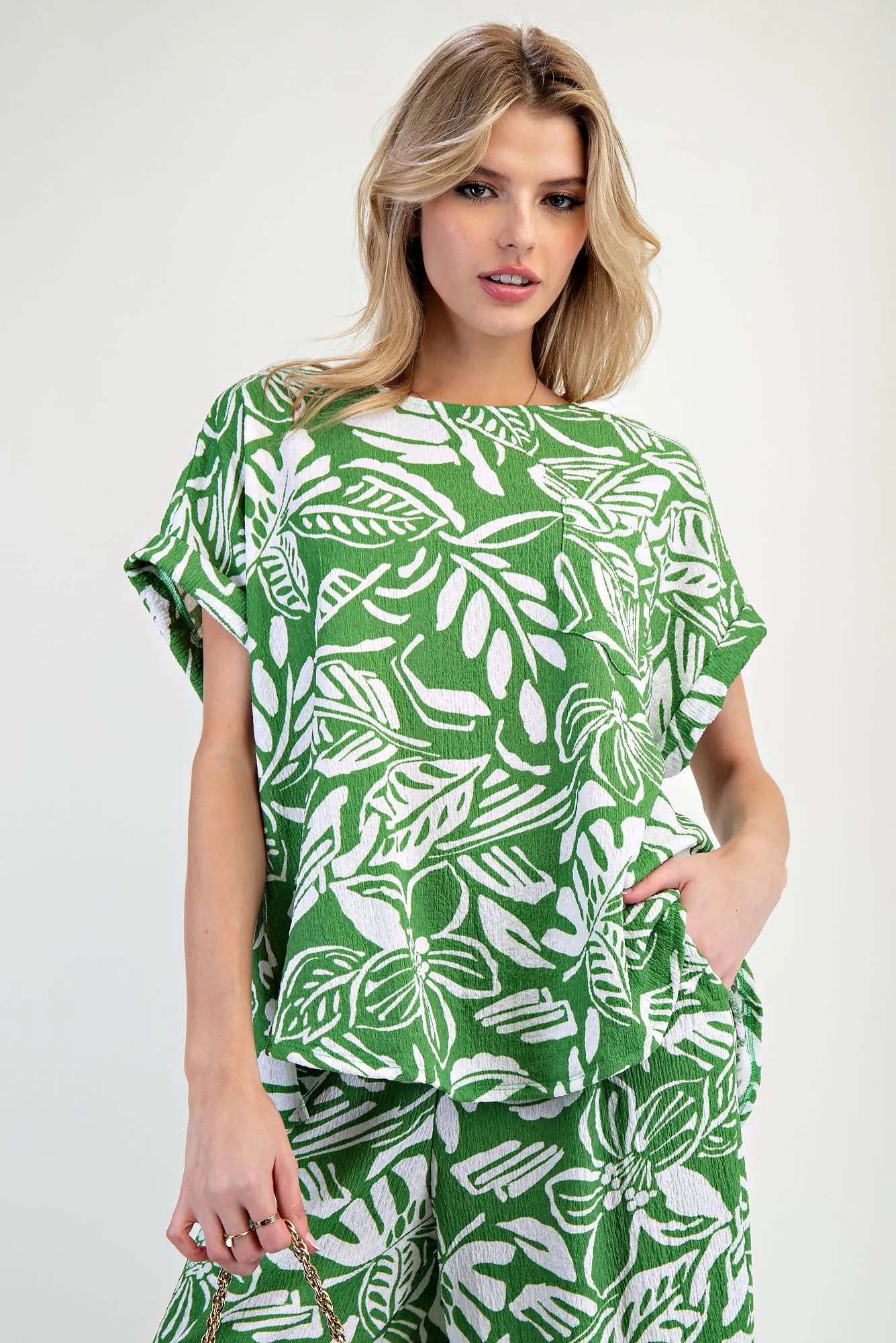 easel Plus Size Tropical Popcorn Knit Top in Jungle Green