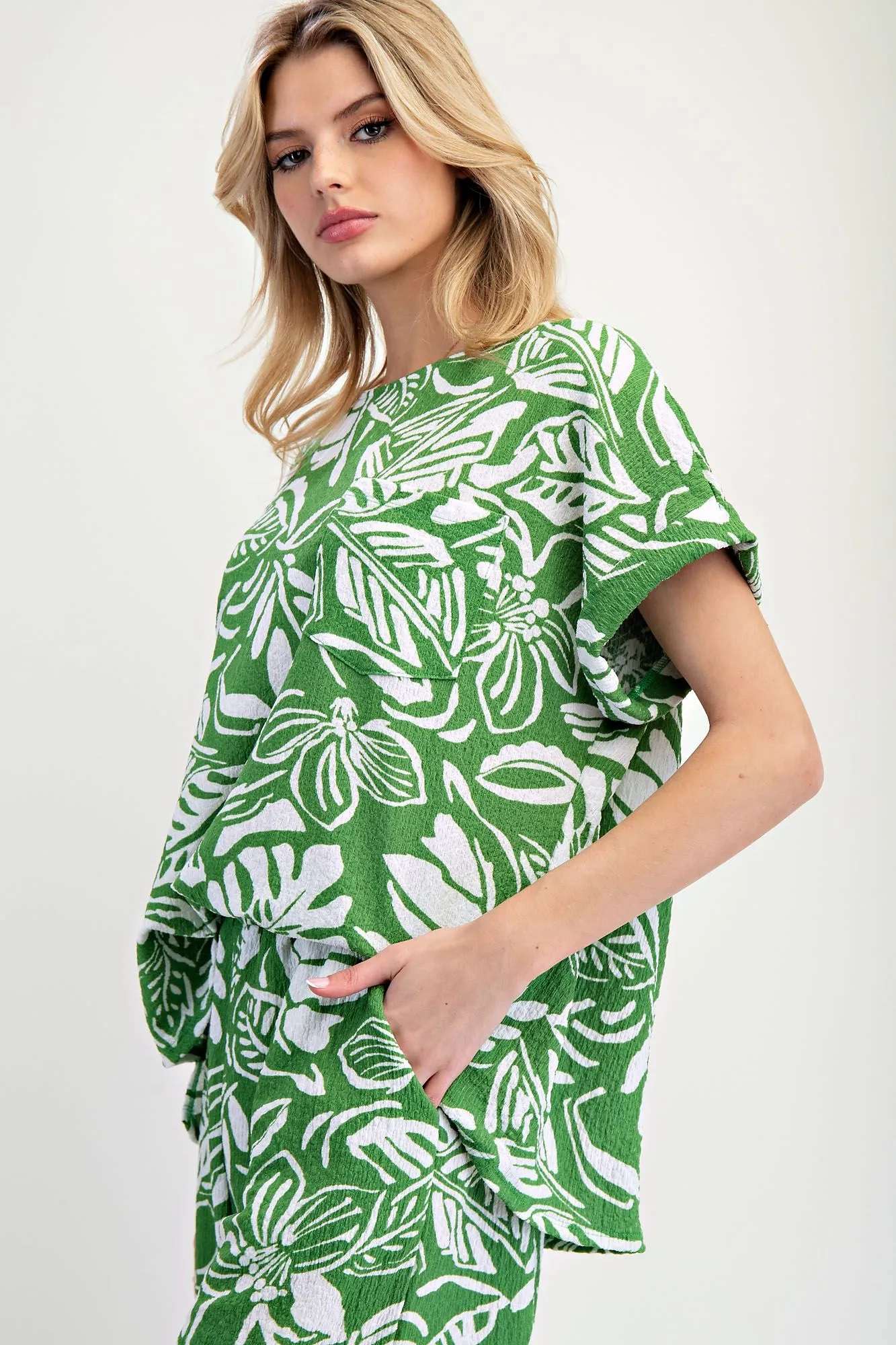 easel Plus Size Tropical Popcorn Knit Top in Jungle Green