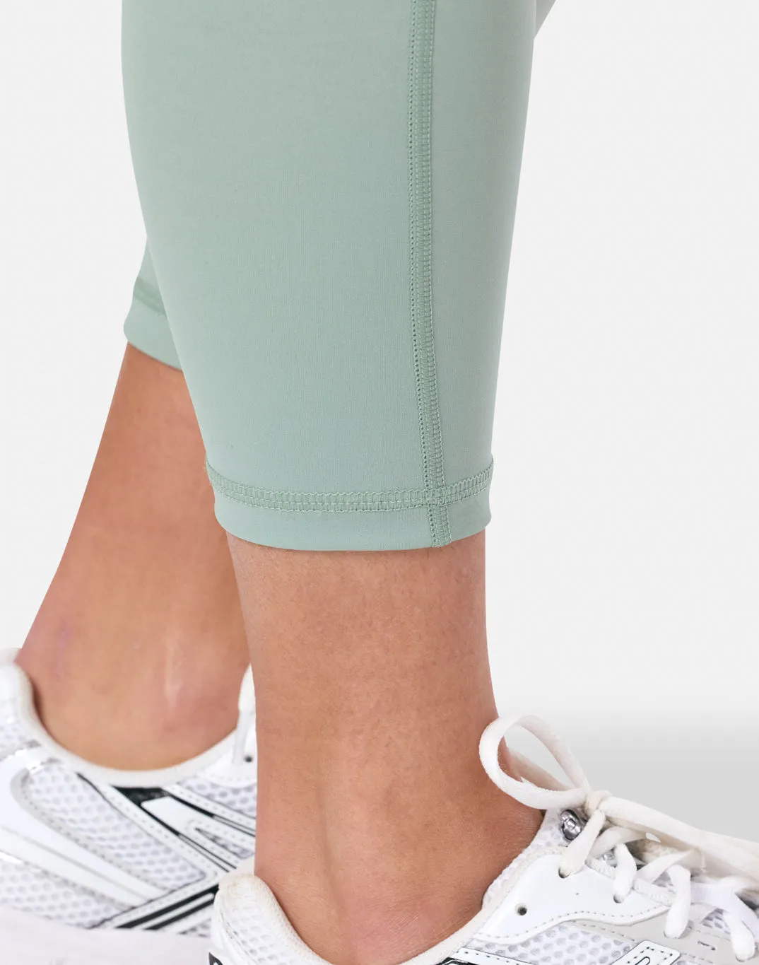 Relentless 7/8 Legging in Summer Green