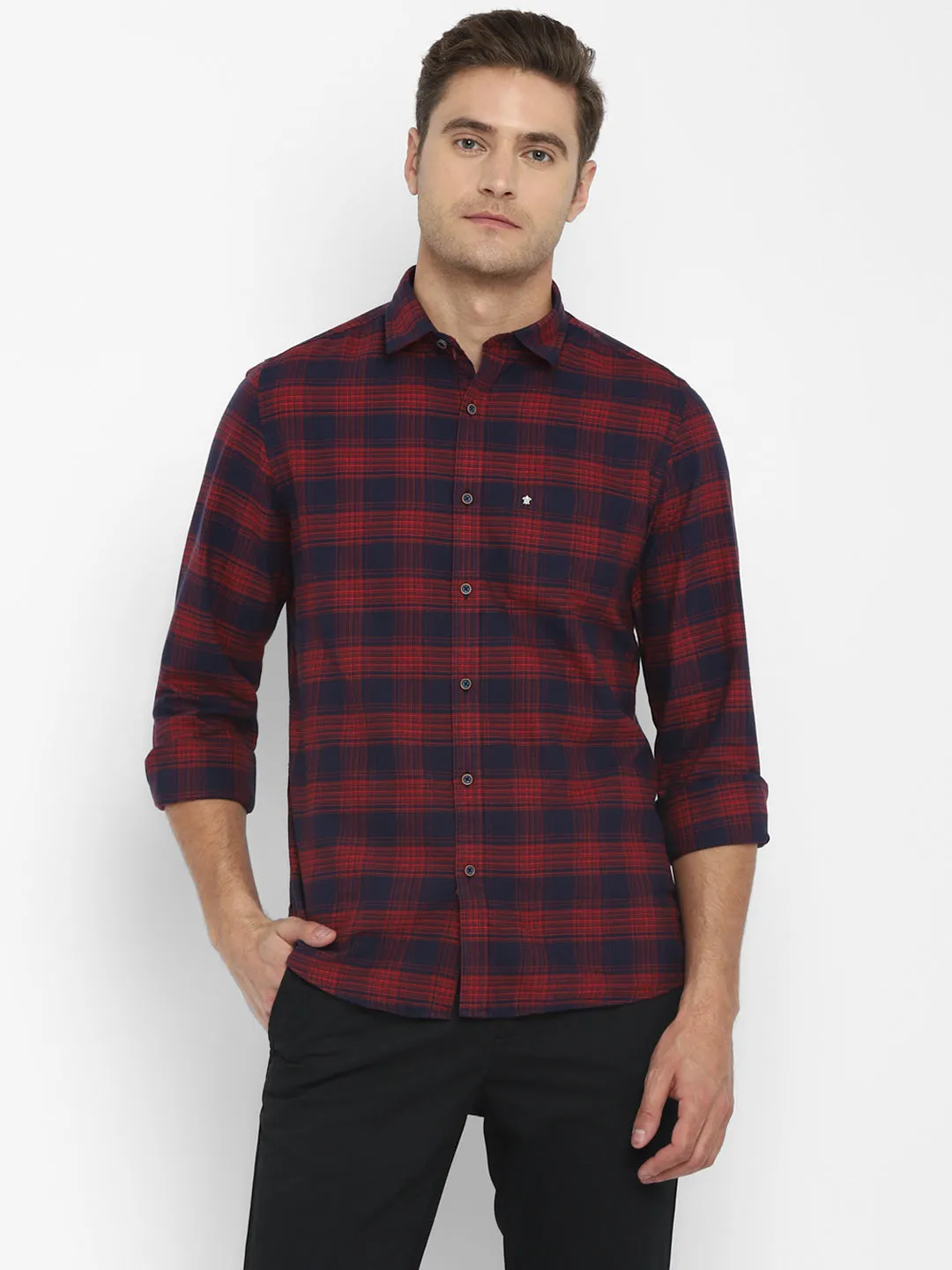 Turtle Men Red Cotton Checked Slim Fit Shirts